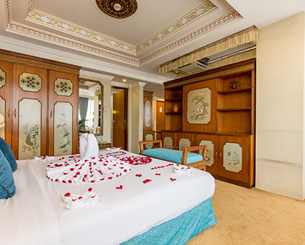 Honeymoon Suite